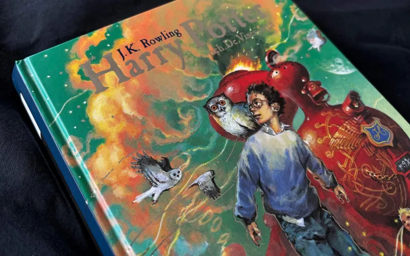 Boken Harry Potter och de visas sten