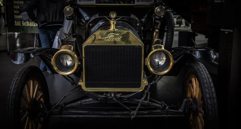 En gammal modell av T-Ford